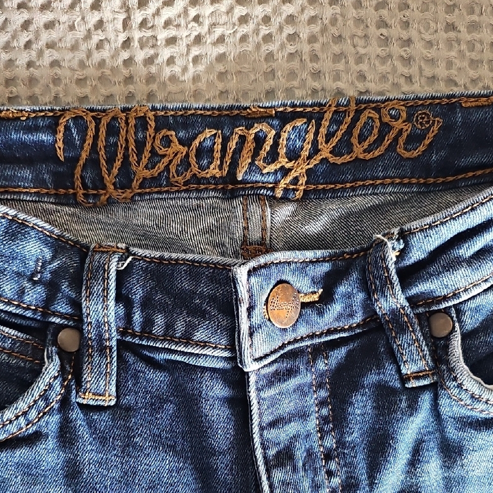 Wrangler Retro Bell Bottom Jeans – Women’s Size 28×34 – Western Flare - Picture 9 of 13